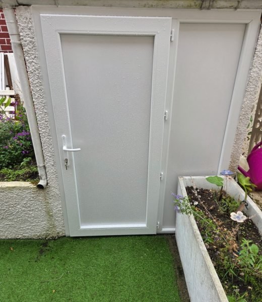 caux-fermetures-porte-pvc-blanc-etretat